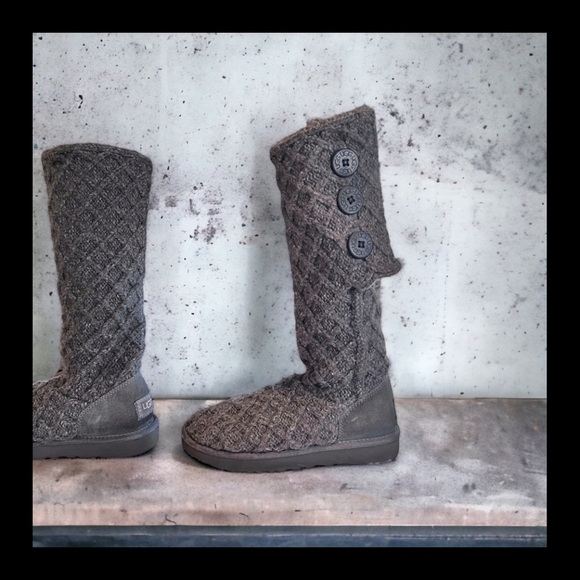 Tall UGG gray three button waffle knit boots Fold up or down worn tall or short - Picture 12 of 17